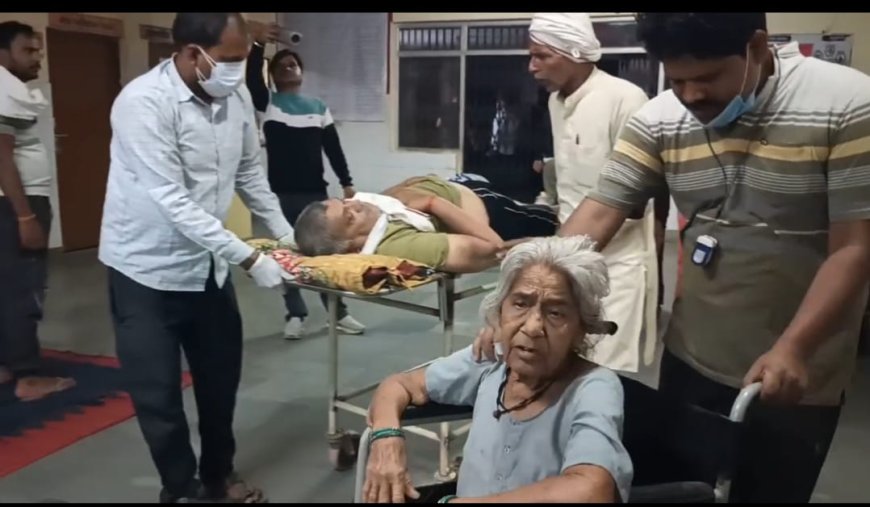 आगराः पिनाहट के गांव कुकथरी में दमघोंटू गुबार से मच गया था हाहाकार, पूरी रात दहशत में बीती, कोल्ड स्टोरेज से हुए अमोनिया गैस के रिसाव की चपेट में आए 35 लोगों को अस्पताल ले जाना पड़ा, 27 अभी भी भर्ती, डीएम-एडिशनल सीपी गांव में कैंप किये रहे, समाधिया कोल्ड स्टोरेज पर जांच की तलवार