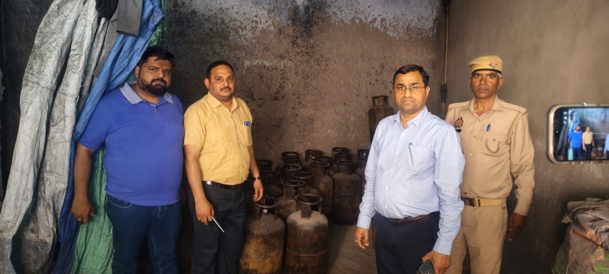 आगरा में गैस कालाबाजारी पर बुलडोजर एक्शन, गोयल डेयरी से 42 कमर्शियल सिलेंडर जब्त