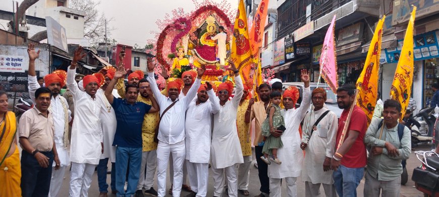 आगरा हुआ श्याममय, “हारे का सहारा, बाबा श्याम हमारा” के जयकारों संग निकली सूरजगढ़ निशान यात्रा