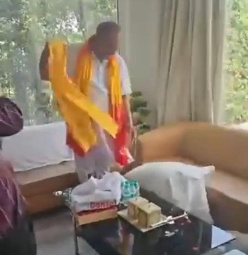 भाजपा में अब ‘दंडवत राजनीति’,  सांसद के सामने नवनियुक्त मंत्री  के दंडवत प्रणाम ने बढ़ाई सियासी गर्मी