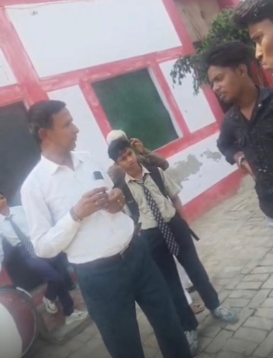 आगरा में बोर्ड परीक्षा में नकल न कराने पर छात्र ने वापस मांगे पैसे, शिक्षक ने पीट डाला, वीडियो वायरल
