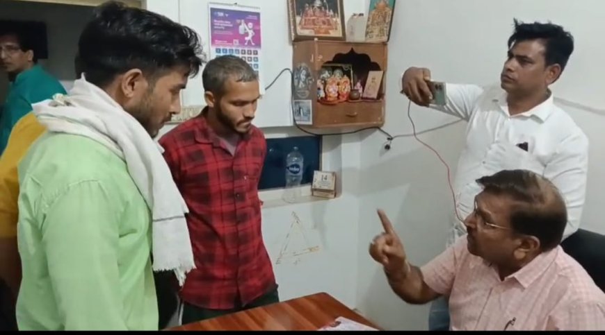 आगरा के अछनेरा में भाजपा नेता अशोक राणा की गैस एजेंसी पर युवाओं के समूह ने कर्मचारियों को पीटा, जमकर तोड़फोड़ भी की, गैस सिलेंडर की लाइन बनी विवाद की वजह