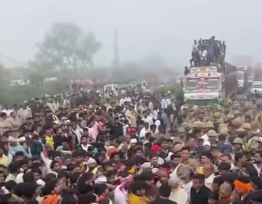 मथुरा के कोसीकलां क्षेत्र में गौ तस्करों का पीछा करते फरसा वाले बाबा की ट्रक की टक्कर से मौत के बाद भड़का जनाक्रोश, मथुरा-दिल्ली हाईवे पिछले साढ़े चार घंटे से जाम, पुलिस ने लाठियां चलाईं तो भीड़ ने पथराव कर दिया, संघर्ष का अखाड़ा बन गया राष्ट्रीय राजमार्ग, सीएम योगी ने लिया संज्ञान