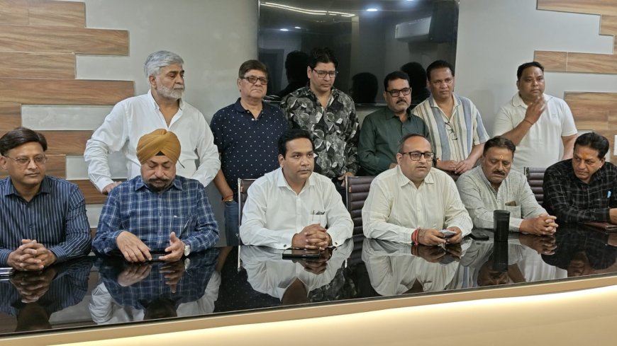 मध्य-पूर्व युद्ध की मार अब जूता उद्योग पर: कच्चे माल के दामों में बढोतरी से जूते की कीमतों में 20% उछाल, छोटे कारखाने बंद होने की कगार पर, शू फैक्टर्स फैडरेशन ने कहा- बड़े कारोबारी आपादा में अवसर न तलाशकर स्टॊक को पुराने रेट पर ही दें