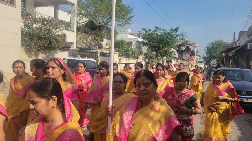 धर्मध्वजा के संग निकली शोभायात्राः कमला नगर में मुनिसंघ के मंगल प्रवेश पर उमड़ी आस्था