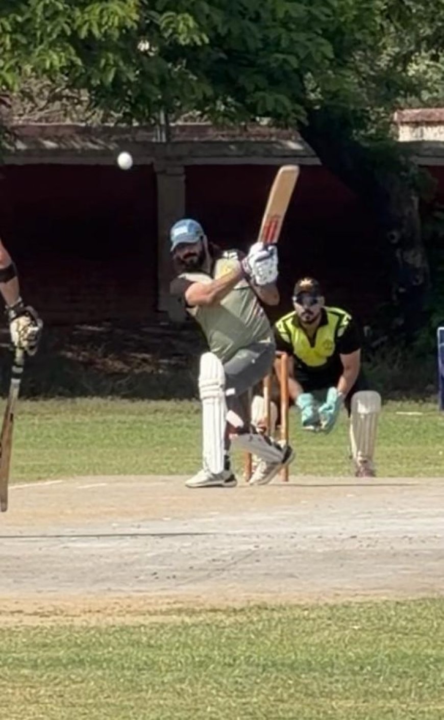 छक्कों-चौकों की बरसात में गूंजा सेंट जॉन्स ग्राउंड: विक्की बाबा की विस्फोटक पारी पर भारी पड़े मार्कोस कमांडो, रोमांचक मुकाबले में दर्ज की दमदार जीत