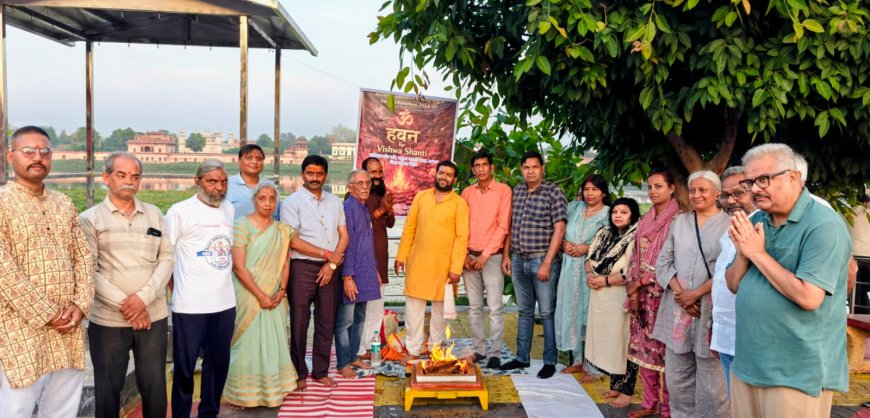 रिवर कनेक्ट कैंपेन के वार्षिक जलसे में आगरा के यमुना तट पर विश्व शांति और पर्यावरण संरक्षण के लिए हुआ विशेष हवन