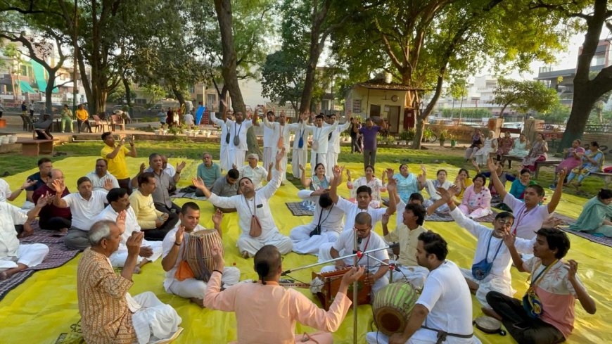 विश्व शांति के लिए भारत में एक साथ गूंजा हरिनाम: आगरा समेत 700 शहरों में संकीर्तन, युद्धग्रस्त दुनिया को दिया आध्यात्मिक संदेश