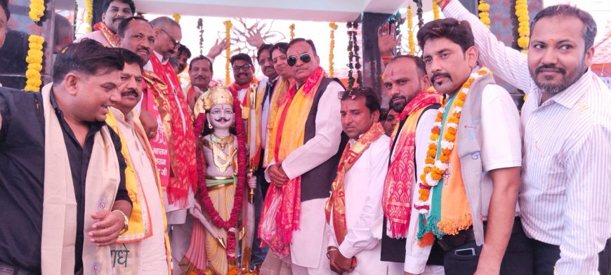 आगरा में महाराज निषादराज की पहली प्रतिमा का अनावरण, शोभायात्रा से एकता का संदेश