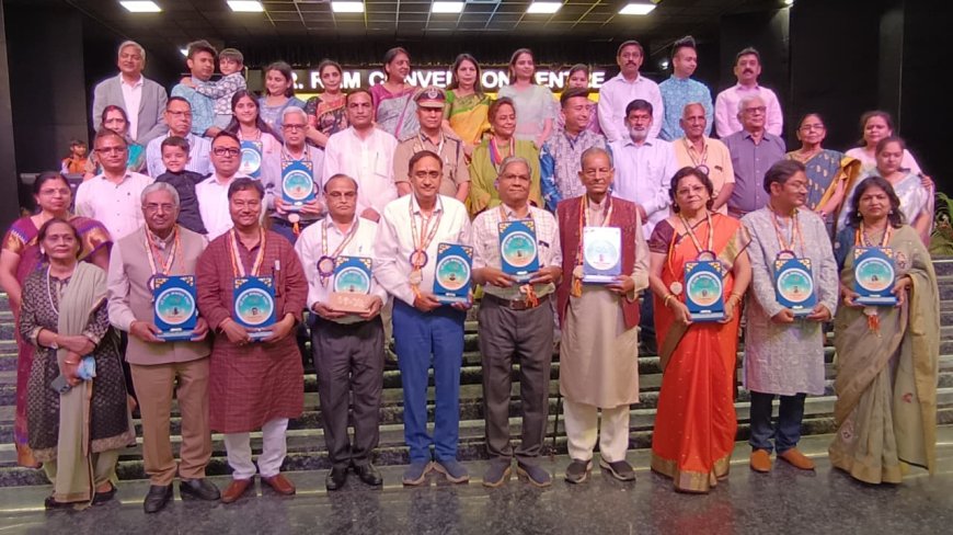 शिक्षा और सेवा की जीवित विरासत डॉ. राम अवतार शर्मा की पंचम स्मृति पर 11 विभूतियों का सम्मान, 300 विद्यार्थियों की हनुमान स्तुति ने किया भावविभोर