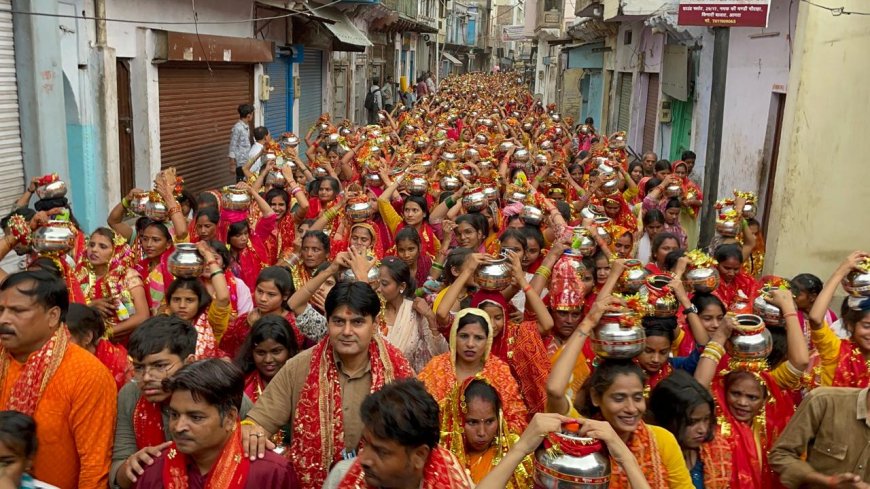 आगरा में तीन हजार श्रद्धालुओं संग निकली मां चामुण्डा की भव्य कलश यात्रा, जयकारों से गूंजा शहर