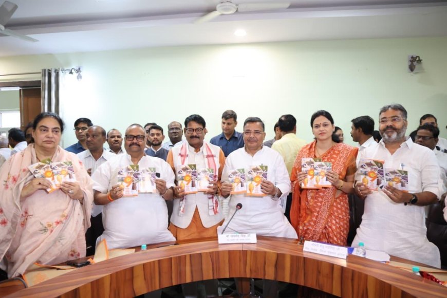 आगरा में लापरवाह अफसरों पर चला डंडा, प्रभारी मंत्री बोले-अब बहाने नहीं, नतीजे चाहिए