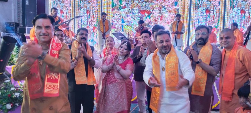 भक्ति भाव में डूबा आगरा: राम नाम संकीर्तन से गूंजा शहर, अंजनी माता के डोले पर बरसी आस्था