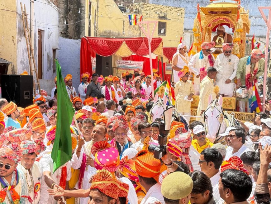 भगवान महावीर स्वामी जयंती पर निकली रथयात्रा में उमड़ा श्रद्धालुओं का सैलाब: 12 साल बाद मोती कटरा बना आस्था का महासंगम