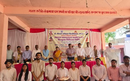 गांव तक पहुंची यूनिवर्सिटी की पहल: कुंआ खेड़ा में निःशुल्क चिकित्सा शिविर और जागरूकता  से ग्रामीणों को मिला लाभ