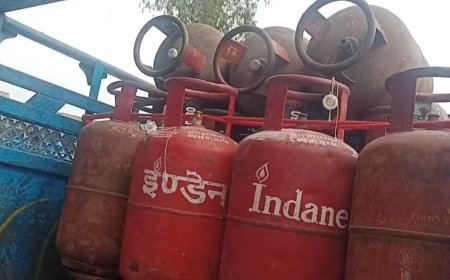 धनौली में इंडेन सिलेंडरों का घर में भंडारण किया जा रहा था, आक्रोशित लोगों ने किया हंगामा