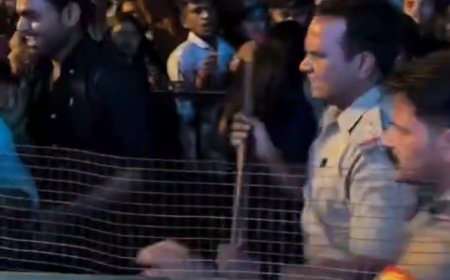 बरेली में सुनंदा शर्मा का शो बेकाबू: बैरिकेड टूटी, पुलिस को करना पड़ा बल प्रयोग, फ्यूचर यूनिवर्सिटी में अफरा-तफरी