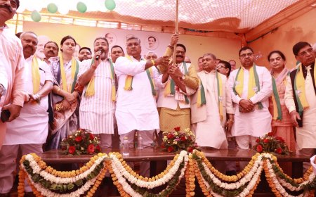 भाजपा स्थापना दिवस पर 2027 का शंखनाद, कार्यकर्ताओं ने लिया विजय संकल्प, आतिशबाजी, मिष्ठान वितरण