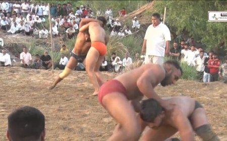 फतेहपुर सीकरी के डाबर गांव में दंगलः हजारों दर्शकों की मौजूदगी में दमदार दांव-पेंच, 41 हजार की कुश्ती मथुरा के अंकित पहलवान ने बिना लड़े ही जीत ली