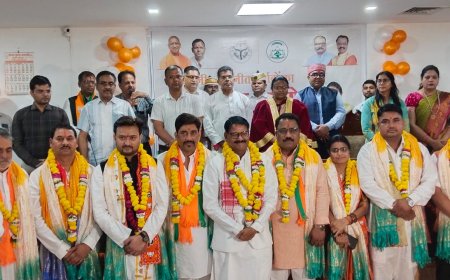 आगरा नगर निगम में नई ताकत की एंट्री: दस मनोनीत पार्षदों ने ली शपथ, मेयर ने कहा- विकास को रफ्तार मिलेगी