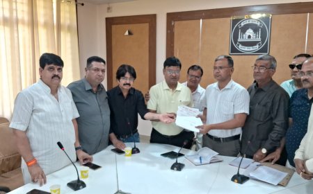 ट्रेड लाइसेंस शुल्क पर भड़के व्यापारी: आगरा में सर्राफा और व्यापार मंडल ने दिया अल्टीमेटम, दुकानों की चाबियां नगर निगम को सौंपने की चेतावनी