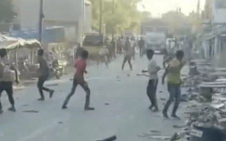 आगरा के कागारौल में मुस्लिमों के दो पक्षों में भारी पथराव, दहशत के मारे दुकानें बंद हो गईं, लोग घरों में दुबक गये, तांतपुर रोड पर ट्रैफिक रुक गया, 60 के खिलाफ केस दर्ज, छह गिरफ्तार