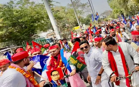 सपा ने बजाया संविधान बचाओ का बिगुल: शहर अध्य़क्ष शब्बीर अब्बास के नेतृत्व में आगरा की सड़कों पर निकाली गई वृहद साइकिल-मोटरसाइकिल रैली