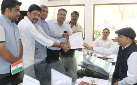 15 अप्रैल से प्रस्तावित कार्रवाई के विरोध में उतरे व्यापारी: आवासीय भूखंडों पर कारोबार पर रोक के विरोध में मंडल आयुक्त को सौंपा ज्ञापन, सुप्रीम कोर्ट ने दिए हैं आदेश