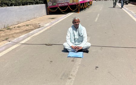 नगर निगम में एंट्री के लिए 50 रुपये मांगने पर भड़के किसान, तेज धूप में परिसर में धरने पर बैठ गये श्याम सिंह चाहर, अधिकारी के माफी मांगने पर खत्म हुआ विरोध