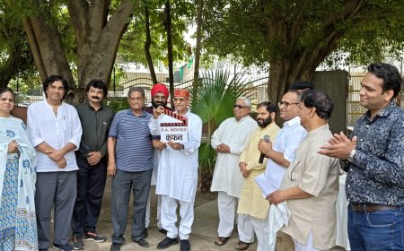 धर्म से ऊपर इंसानियत का संदेश देगी फिल्म ‘कफन’, आगरा में फिल्म का मुहूर्त शॊट, चार दोस्तों की कहानी दिखाएगी समाज को आईना