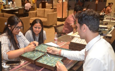 अक्षय तृतीया पर सोने की चमक से गुलजार रहे आगरा के बाजार: ज्वेलरी की रिकॊर्ड बिक्री