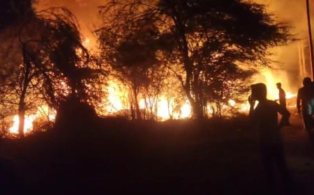 फतेहपुर सीकरी के इम्लाबदा गांव में सिलेंडर धमाका: भीषण आग में दो परिवारों का सब कुछ खाक