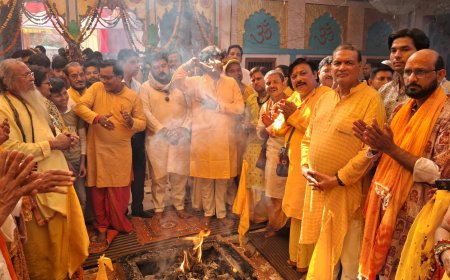 वैदिक मंत्रों से गूंजा वजीरपुरा मंदिर: मां पीतांबरा महायज्ञ में 11 हजार मंत्रों से दी गईं आहुतियां