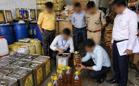 आगरा के बाह क्षेत्र में मिलावट की आशंका पर 990 लीटर खाद्य तेल सीज, नमूने जांच को भेजे गये