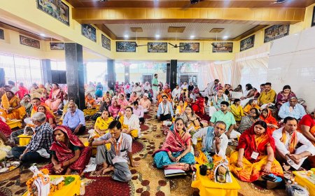 छह राज्यों के 45 परिवारों ने आगरा के बुर्जीवाला मंदिर में किया सामूहिक एकादशी उद्यापन, हरि कीर्तन में डूबा पूरा परिसर