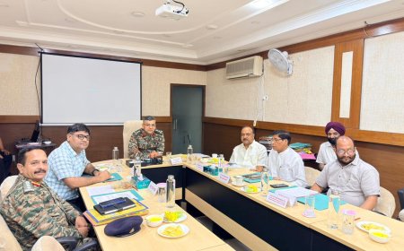 आगरा छावनी के समग्र विकास को लेकर मंथन: सड़कों, सफाई, जलापूर्ति और बुनियादी सुविधाओं को दुरुस्त करने की बनी रणनीति, जनप्रतिनिधियों और सैन्य अधिकारियों ने मिलकर तय किया रोडमैप