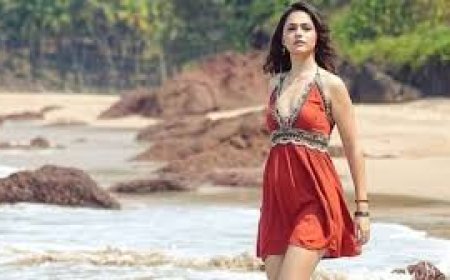 शक्तिशालिनी के सेट से अनीत पड्डा लुक हुआ वायरल, स्कूली यूनिफार्म में दिखीं, रिलीज से काफी पहले ही फिल्म आई चर्चा में