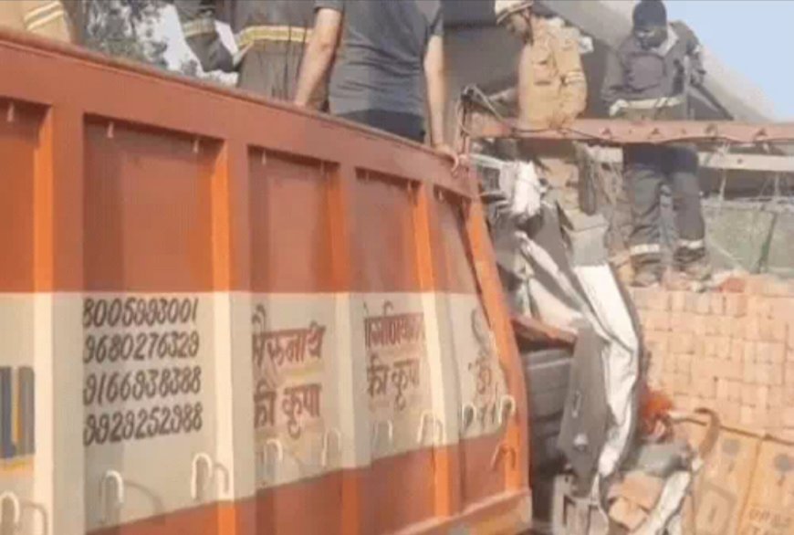 आगरा में आईएसबीटी के पास खड़े ट्रक में घुसा तेज रफ्तार ट्रक, भीषण हादसे में ड्राइवर-क्लीनर की मौत, नॉर्थ बाईपास होते हुए भी शहर में दौड़ते भारी वाहनों पर प्रशासन की घोर लापरवाही एक बार फिर उजागर