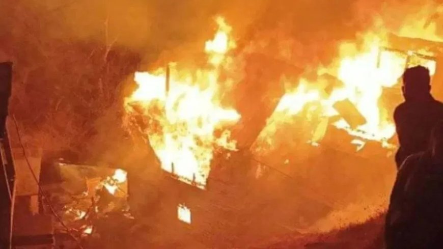 बंद मकान बना आग का गोदाम, ग्वालियर रोड के घड़ी हरलाल गांव में भीषण आग से पूरी गृहस्थी खाक, परिवार सड़क पर आया