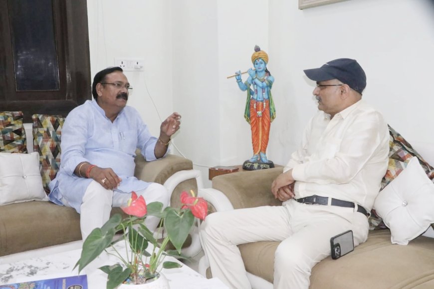 सांसद चाहर ने उठाया बड़ा मुद्दा- अटलपुरम और ग्रेटर आगरा टाउनशिप से एडीए हजारों करोड़ कमाएगा तो किसानों को भी लाभांश के रूप में छह प्रतिशत विकसित भूखंड दिया जाए, गाजियाबाद, नोएडा और ग्रेटर नोएडा अथॊरिटी में लागू है यह व्यवस्था, मंडलायुक्त से कहा- एडीए बोर्ड की बैठक बुलाकर आगरा में भी इसे लागू करें