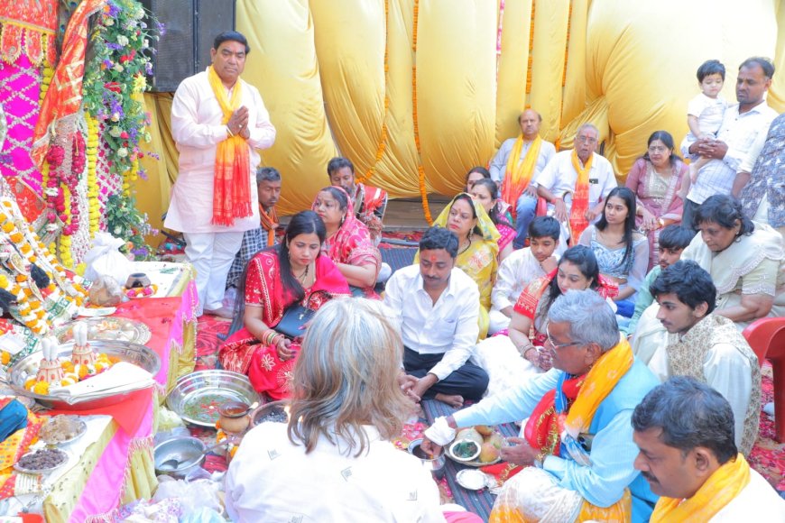 भाजपा के स्थापना दिवस पर नरी सेमरी में सजा मां का दरबार, छप्पन भोग और भजन संध्या