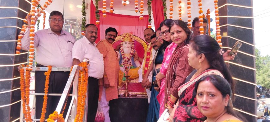 आस्था और डिजिटल शक्ति का संगमः आगरा में अक्रूर महाराज की प्रतिमा अनावरण संग वार्ष्णेय समाज की वेबसाइट लॉन्च