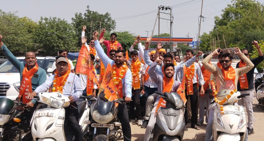 तिरंगे की गरिमा संग सनातन की गूंज: आगरा में विश्व हिंदू महासंघ की शोभा यात्रा ने भरा जोश