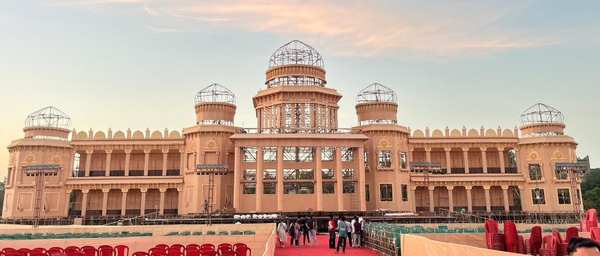 नीले-पंचशील ध्वजों से सजी भीमनगरी तैयार: अशोक महल की भव्यता के बीच मंच पर कटेगा केक, सामूहिक विवाह और गिन्नी माही की संगीत संध्या के साथ ही श्रेया वर्मा और गायिका श्रष्टि सरगम भी प्रस्तुति देंगी