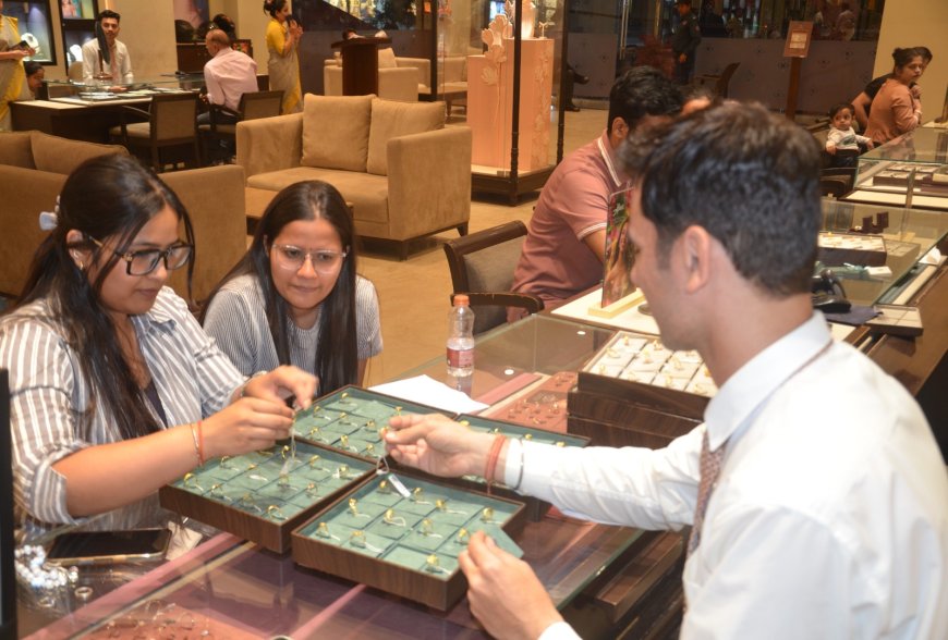 अक्षय तृतीया पर सोने की चमक से गुलजार रहे आगरा के बाजार: ज्वेलरी की रिकॊर्ड बिक्री