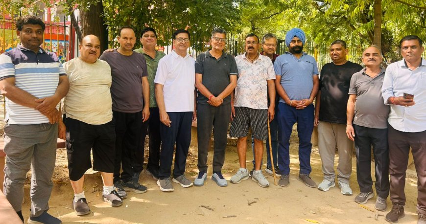 पालीवाल पार्क में गूंजा पृथ्वी बचाओ संदेश: विलायती बबूल हटाओ, देशी वृक्ष लगाओ का जनसंकल्प भी
