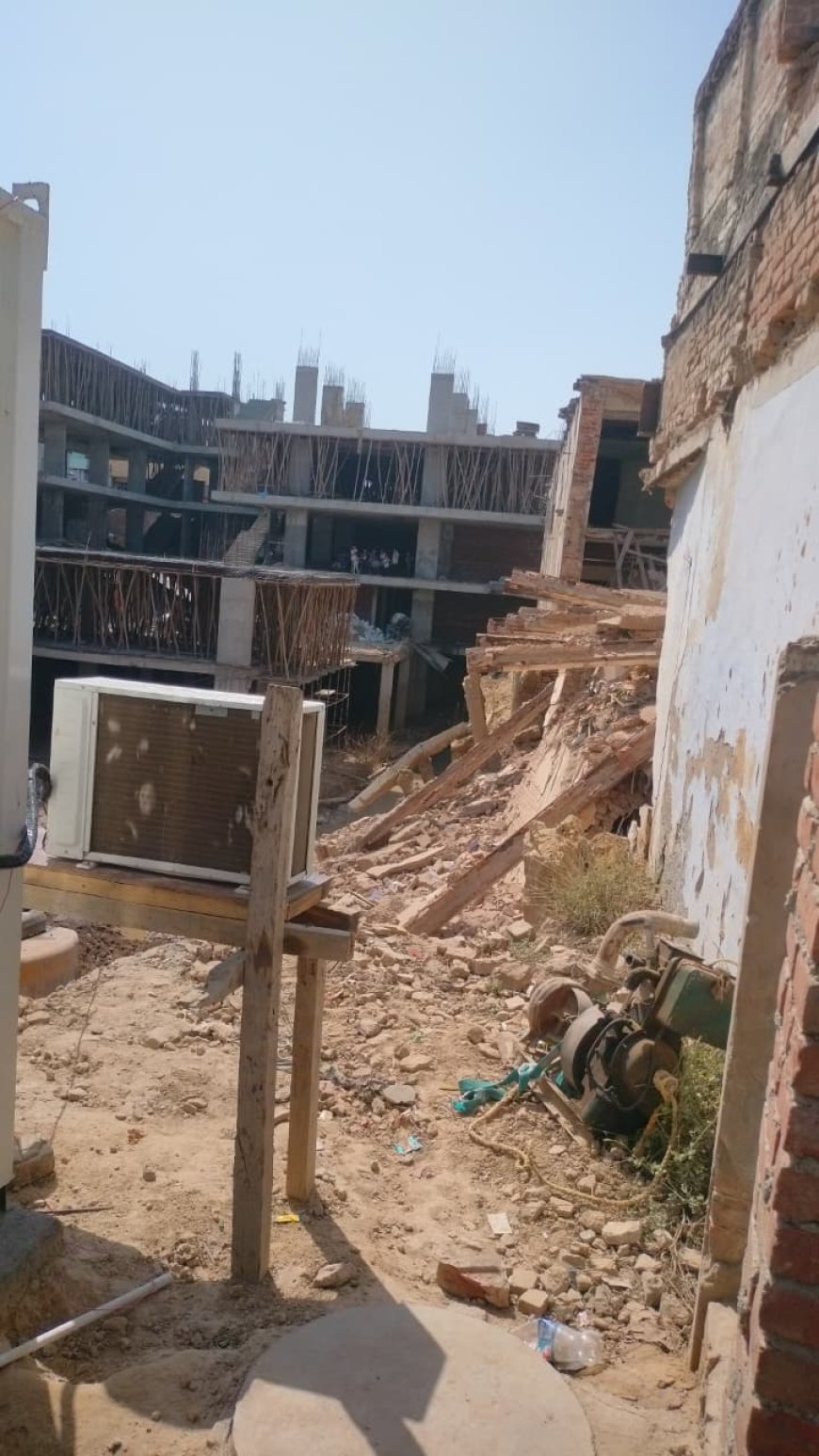 भैरों बाजार में ‘मौत की खुदाई’ का खेल, तीन मंजिल गहरी अवैध खुदाई बनी तबाही की वजह