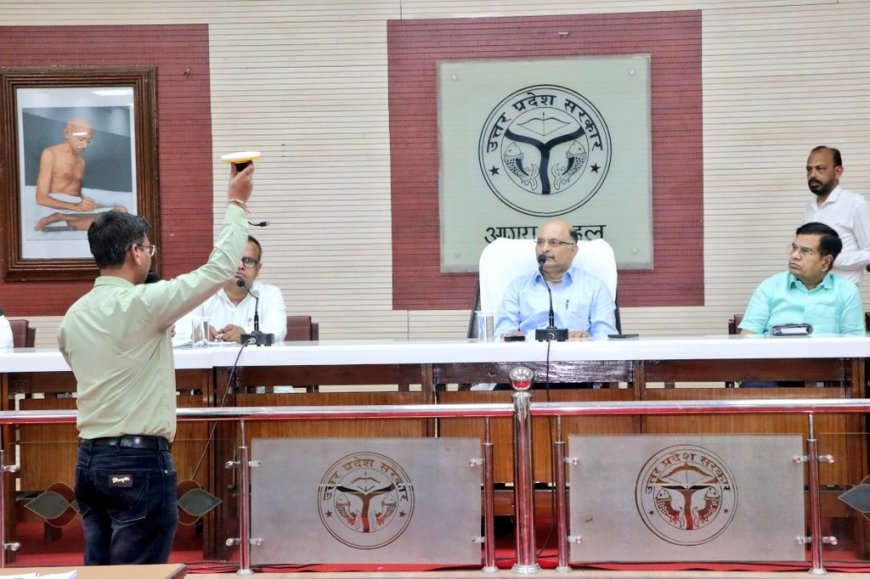 अब इंच-इंच जमीन का रखा जाएगा डिजिटल हिसाब: आगरा मंडल में जीपीएस रोवर मशीन से पैमाइश की ट्रेनिंग शुरू , मंडलायुक्त नगेन्द्र प्रताप बोले- इससे मानवीय त्रुटि शून्य, विवाद खत्म करने की दिशा में बड़ी पहल