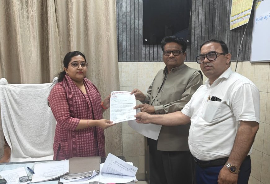 जनगणना ड्यूटी के खिलाफ प्रधानाचार्यों ने आगरा कलेक्ट्रेट में खोला मोर्चा, डीआईओएस के शिक्षकों की सूची न भेजने पर एडीएम सख्त