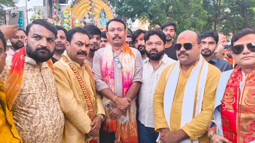आगरा में निकली परशुराम कुटुंब यात्रा, अनिल मिश्रा एडवोकेट और अलंकार अग्निहोत्री ने पैदल चलकर जीता जनमानस